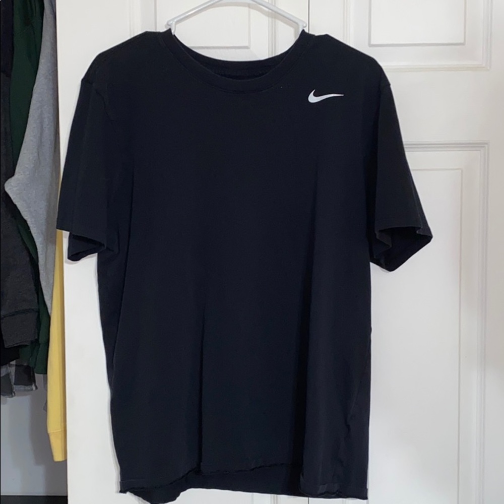 NIKE black dry-fit